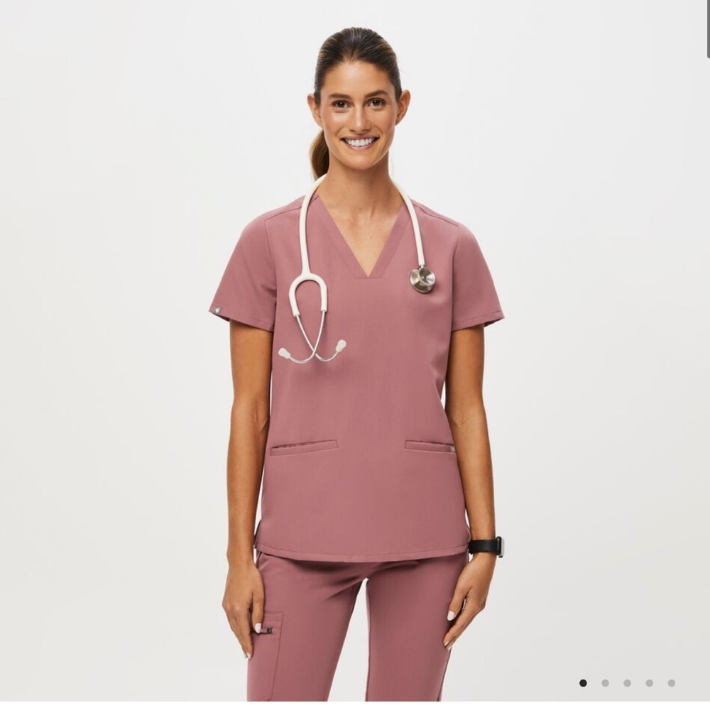 NWT Figs Mauve Casma Scrub Top